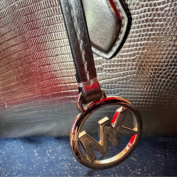 Michael Kors Gold Satchel with Luxurious Metallic Finish - Picture 13 of 13